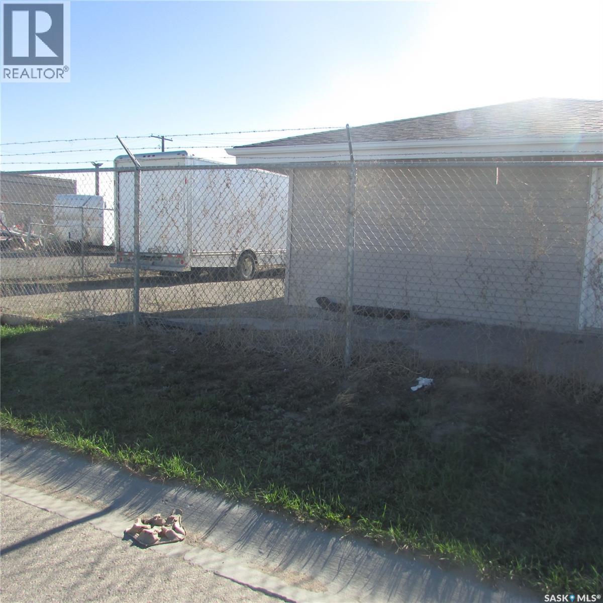 1841 Mcdonald Street, Regina, Saskatchewan  S4N 7A2 - Photo 4 - SK036030