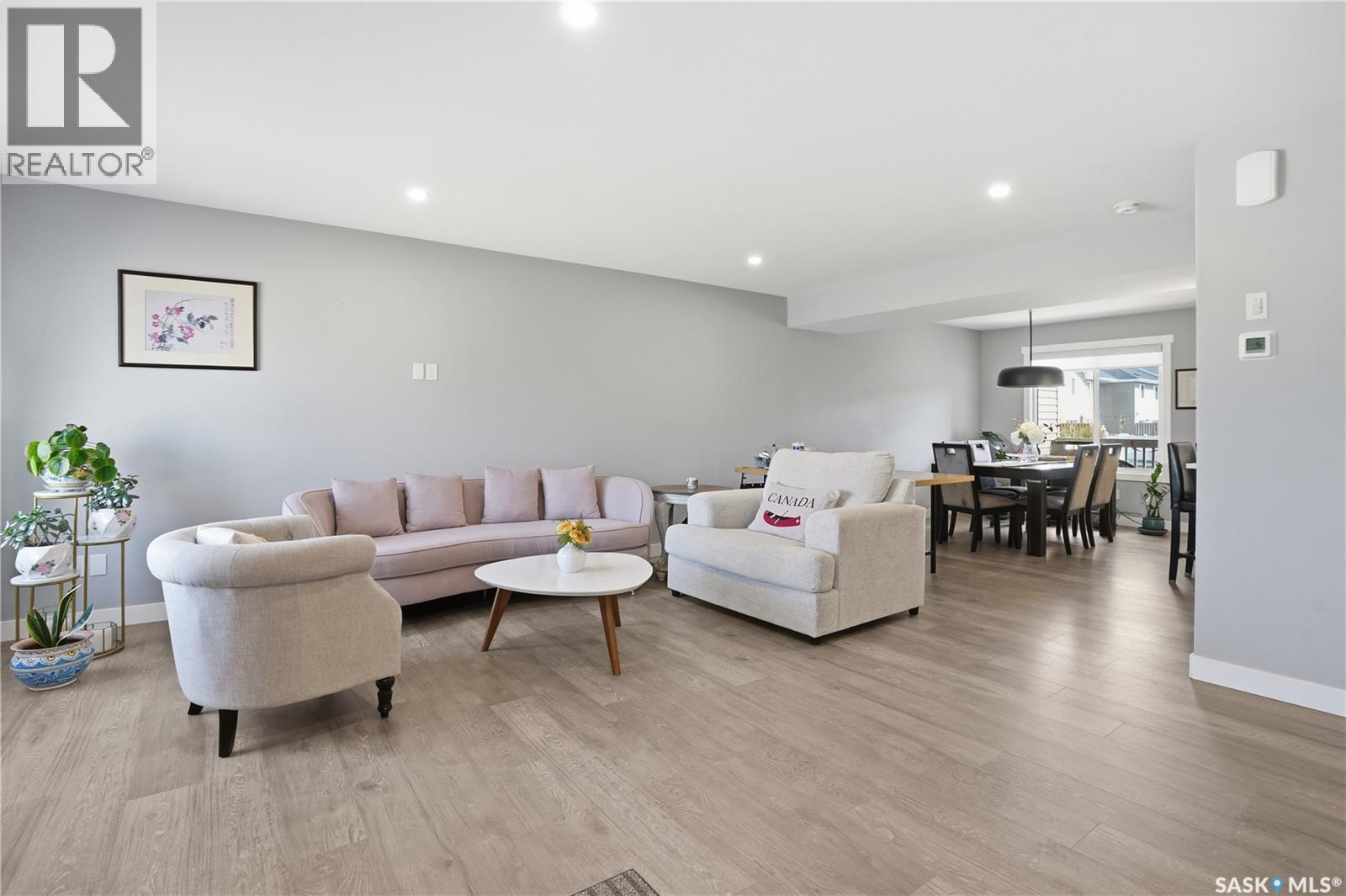 4521 E Keller Avenue, Regina, Saskatchewan  S4V 3R3 - Photo 3 - SK036021