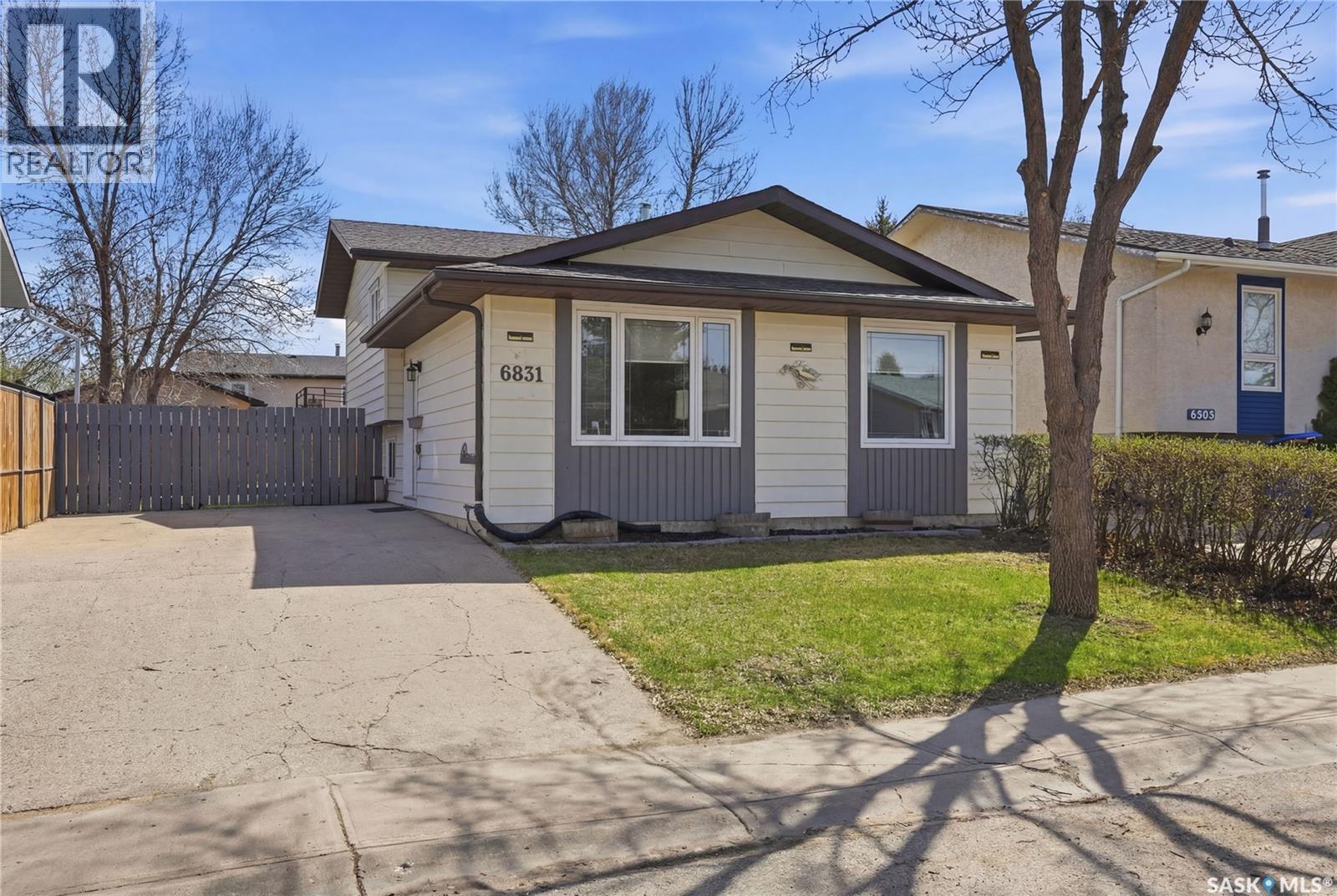 6831 Whelan Drive, Regina, Saskatchewan  S4X 3W2 - Photo 2 - SK035994