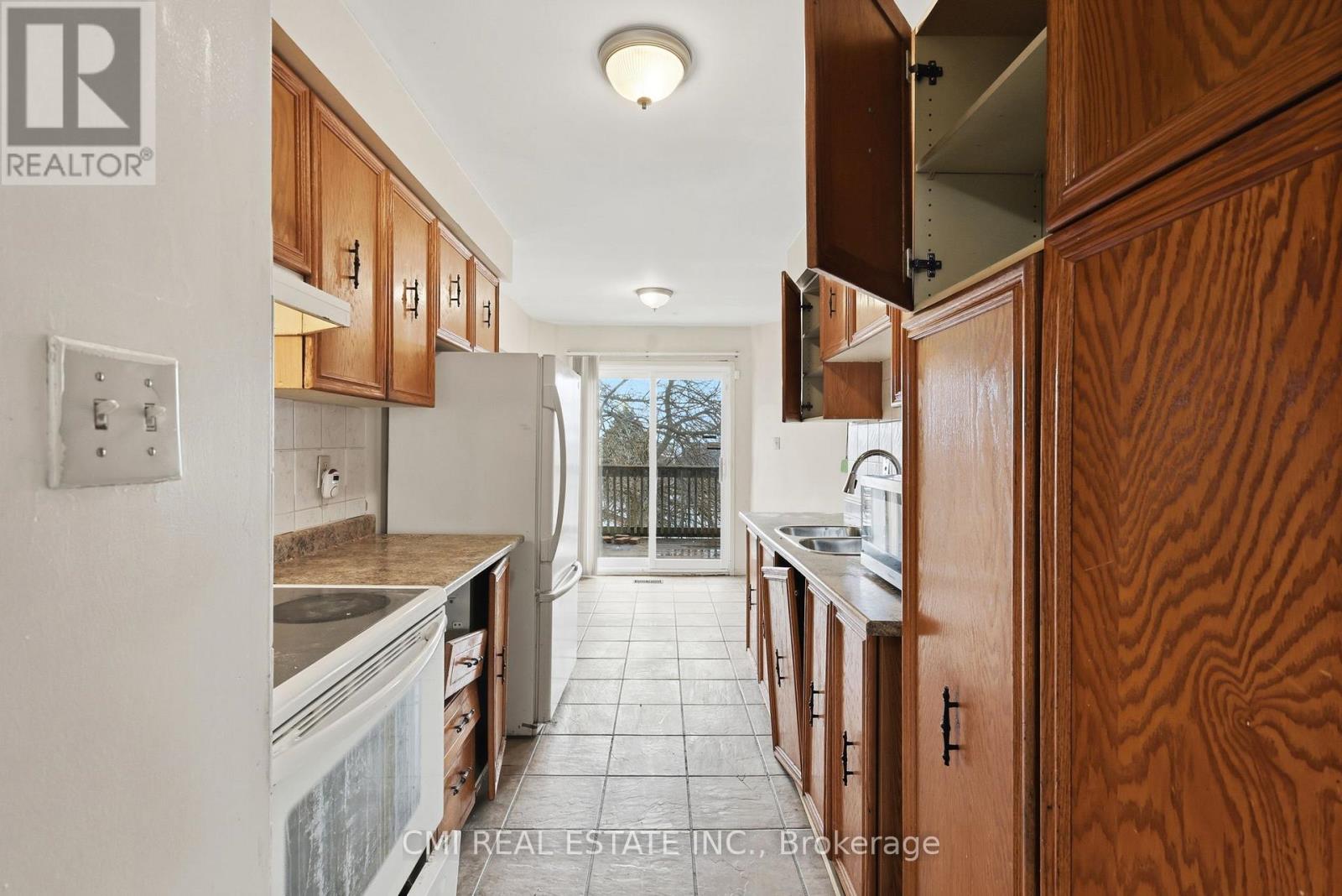 2275 Chapman Court, Pickering, Ontario  L1X 2G1 - Photo 11 - E13129420