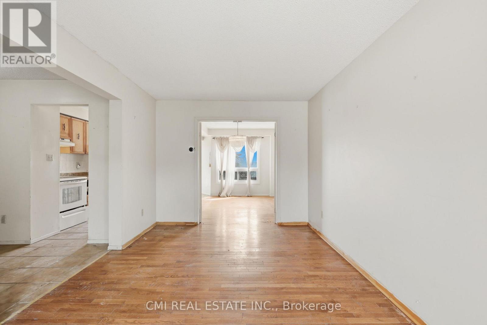 2275 Chapman Court, Pickering, Ontario  L1X 2G1 - Photo 4 - E13129420