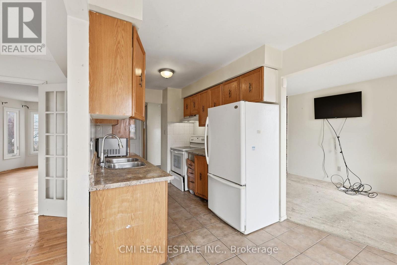2275 Chapman Court, Pickering, Ontario  L1X 2G1 - Photo 7 - E13129420