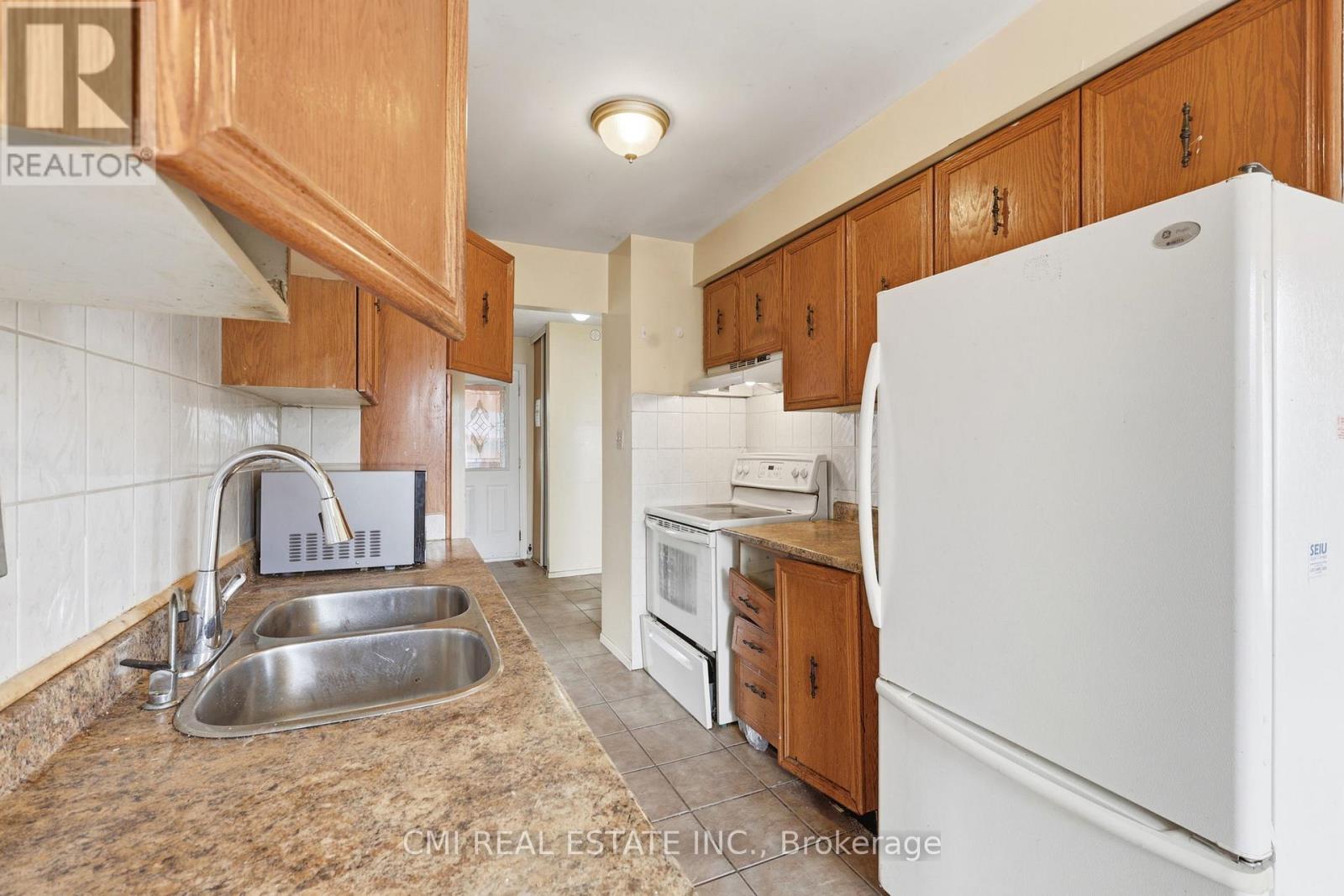 2275 Chapman Court, Pickering, Ontario  L1X 2G1 - Photo 8 - E13129420