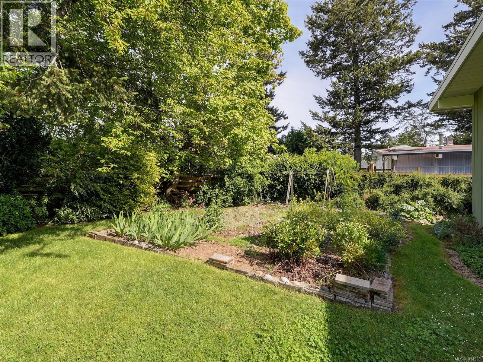 2041 Ferndale Rd, Saanich, British Columbia  V8N 2Y5 - Photo 23 - 1034330