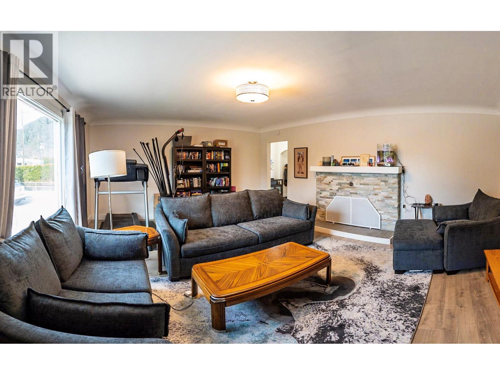 724 School Avenue, Oliver, British Columbia  V0H 1T0 - Photo 6 - 10387127