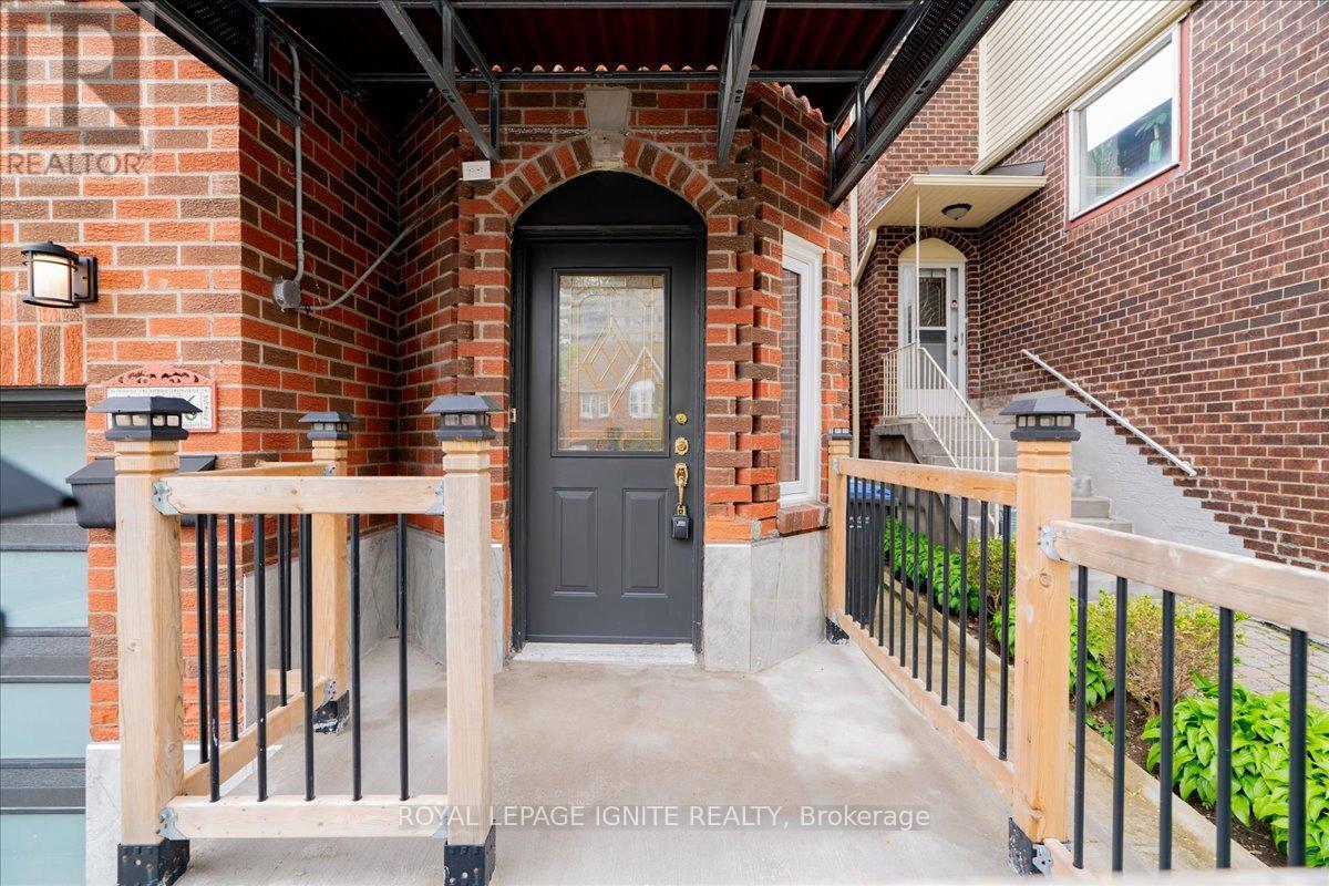 126 Sheldrake Court, Brampton, Ontario  L6Y 2W9 - Photo 4 - W13129366
