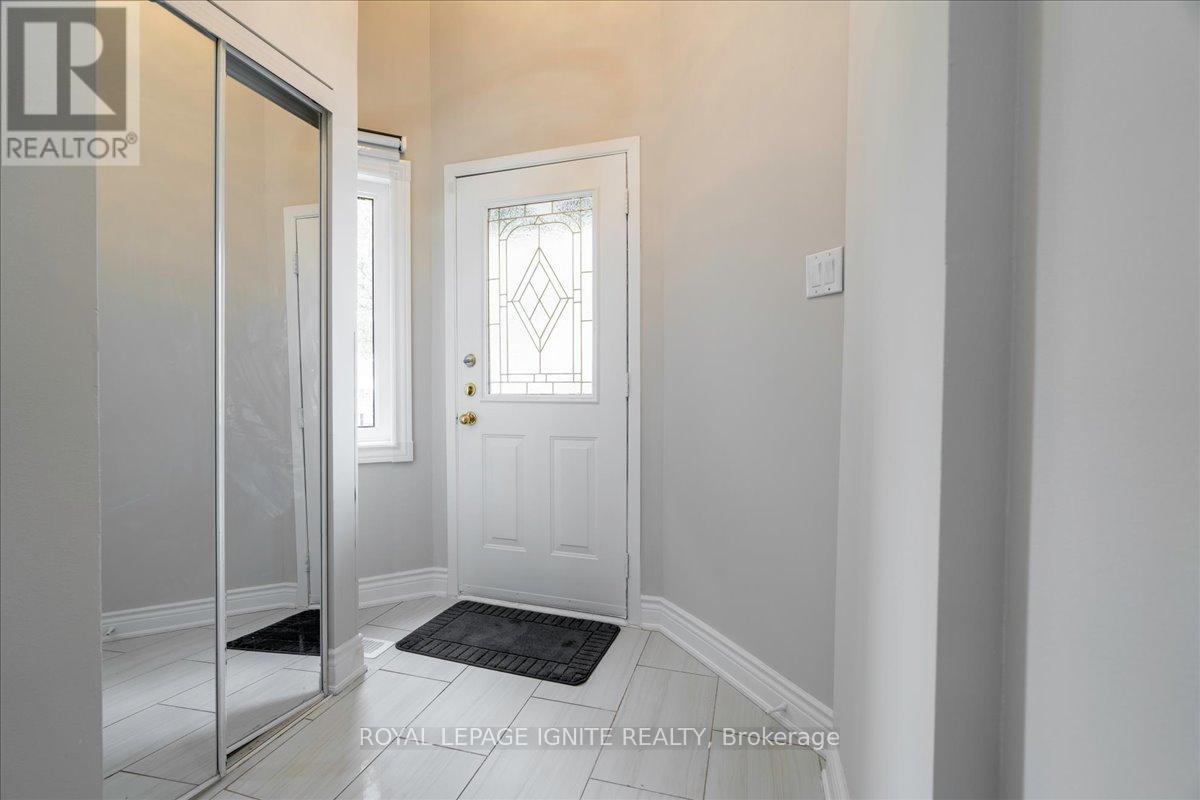 126 Sheldrake Court, Brampton, Ontario  L6Y 2W9 - Photo 5 - W13129366