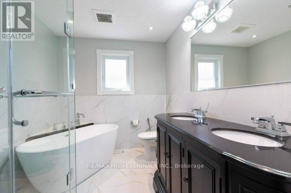 2078 Perran Drive, Mississauga, Ontario  L5K 2R5 - Photo 20 - W13129382