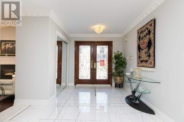 2078 Perran Drive, Mississauga, Ontario  L5K 2R5 - Photo 3 - W13129382