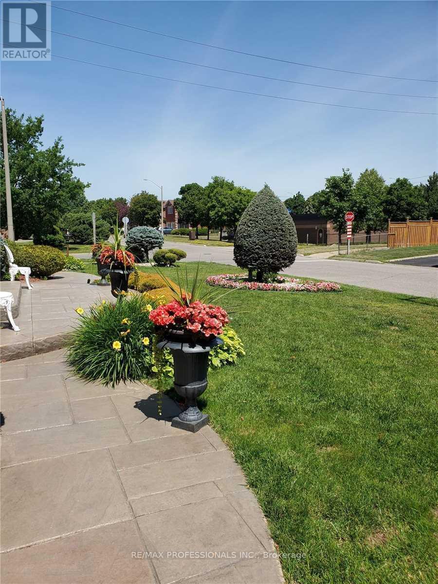 2078 Perran Drive, Mississauga, Ontario  L5K 2R5 - Photo 36 - W13129382