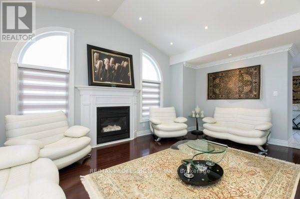 2078 Perran Drive, Mississauga, Ontario  L5K 2R5 - Photo 4 - W13129382