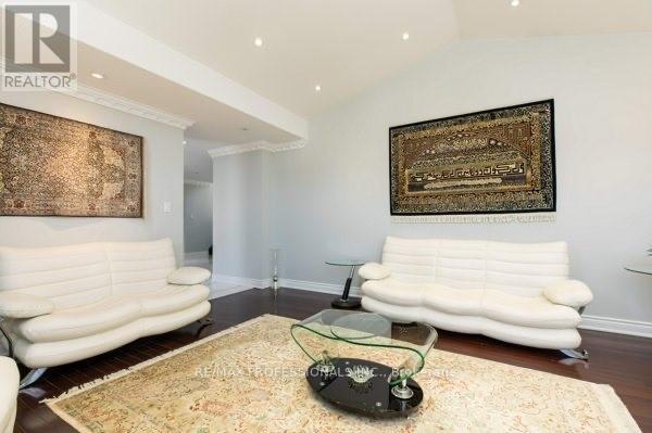 2078 Perran Drive, Mississauga, Ontario  L5K 2R5 - Photo 5 - W13129382