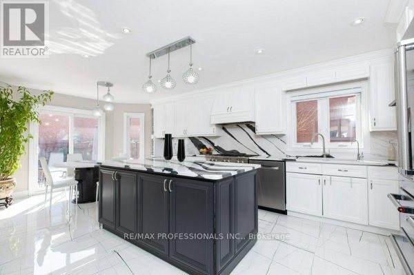 2078 Perran Drive, Mississauga, Ontario  L5K 2R5 - Photo 6 - W13129382