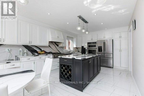 2078 Perran Drive, Mississauga, Ontario  L5K 2R5 - Photo 9 - W13129382