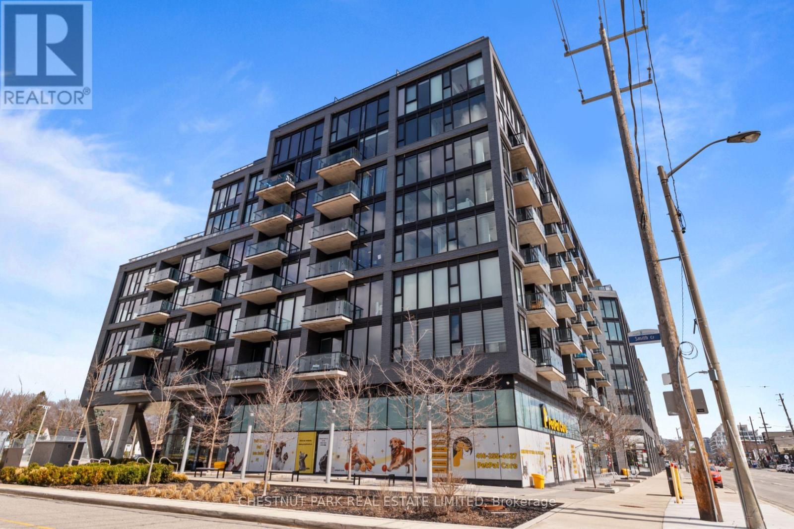 813 - 7 Smith Crescent, Toronto, Ontario  M8Z 0G3 - Photo 1 - W13129406