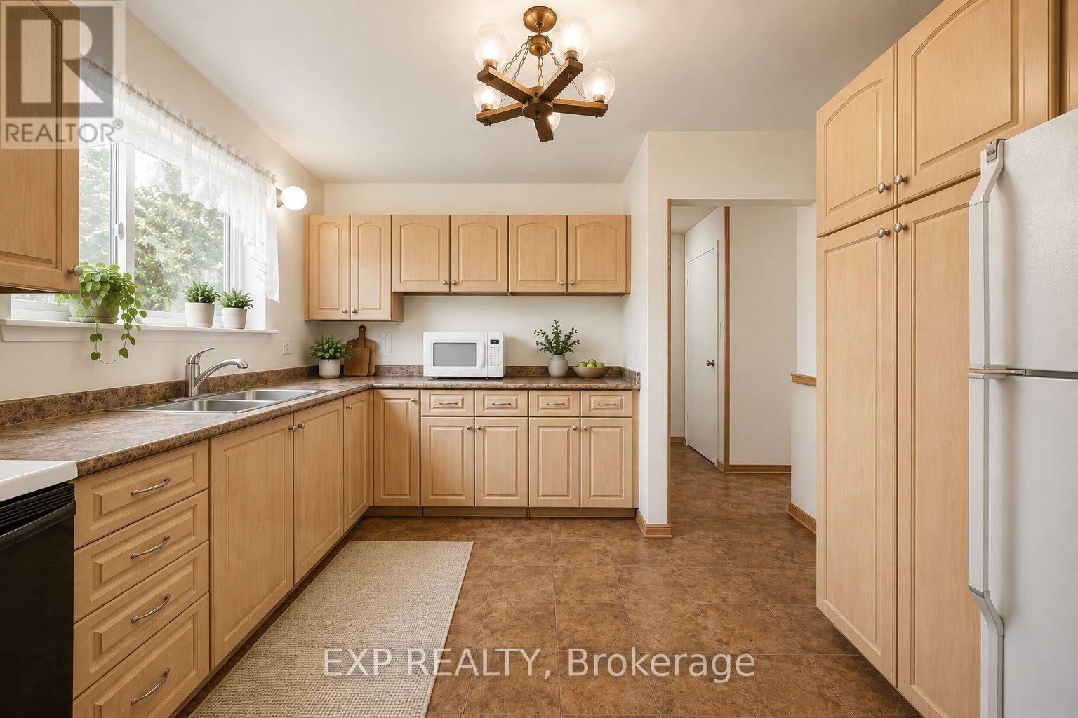 1 Flavian Crescent, Brampton, Ontario  L6T 3P2 - Photo 9 - W13129430