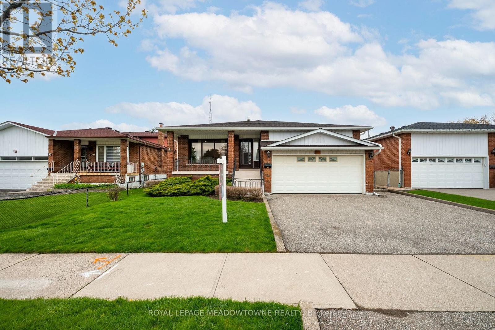 21 Leander Street, Brampton, Ontario  L6S 3M3 - Photo 1 - W13129446
