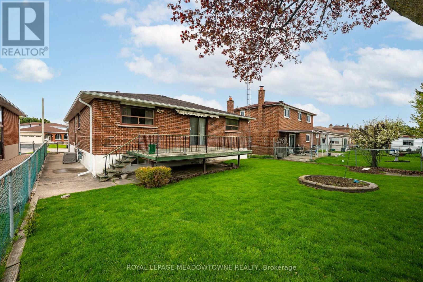 21 Leander Street, Brampton, Ontario  L6S 3M3 - Photo 4 - W13129446
