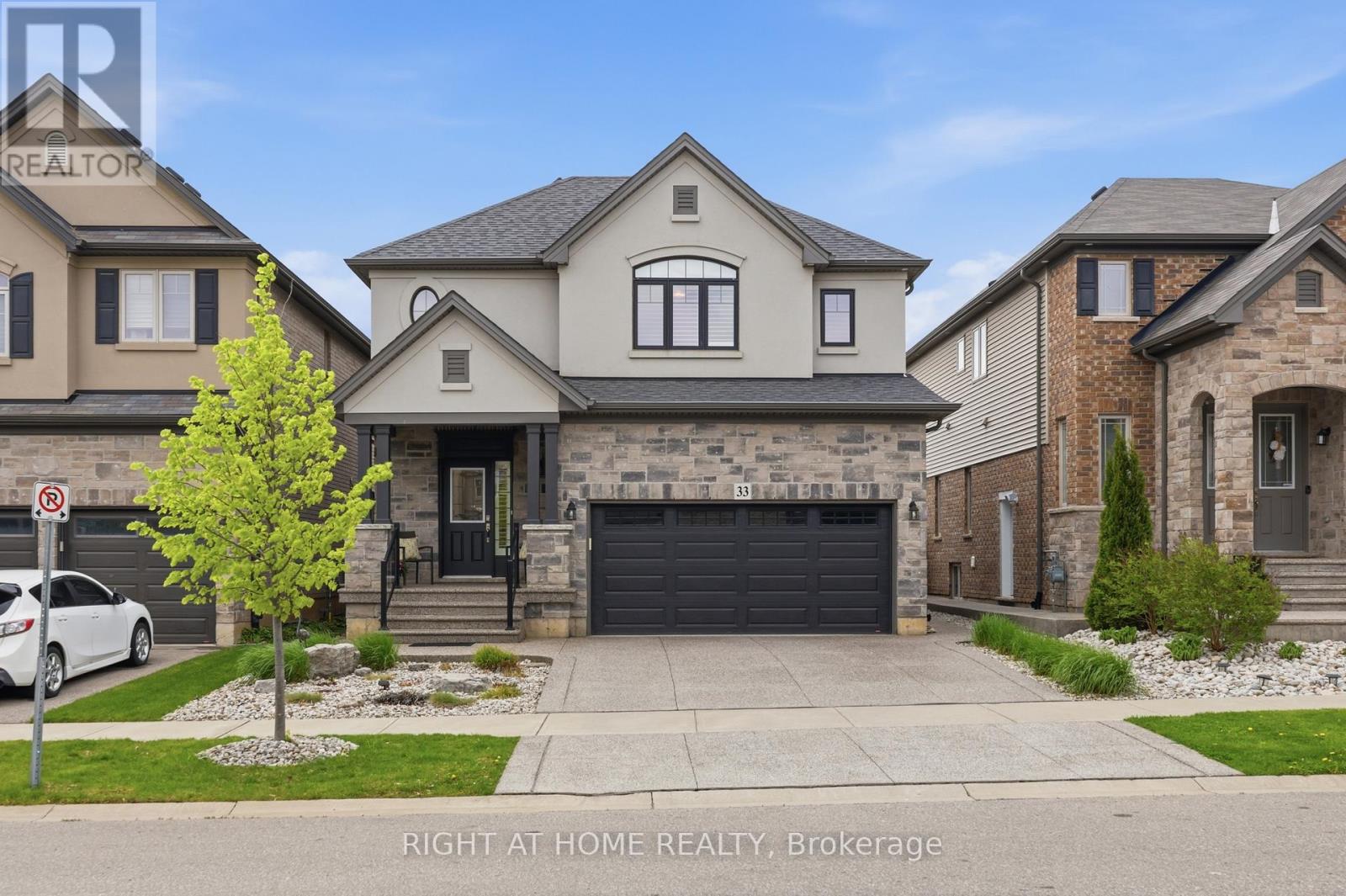 33 VIC CHAMBERS PLACE, Brant, Ontario