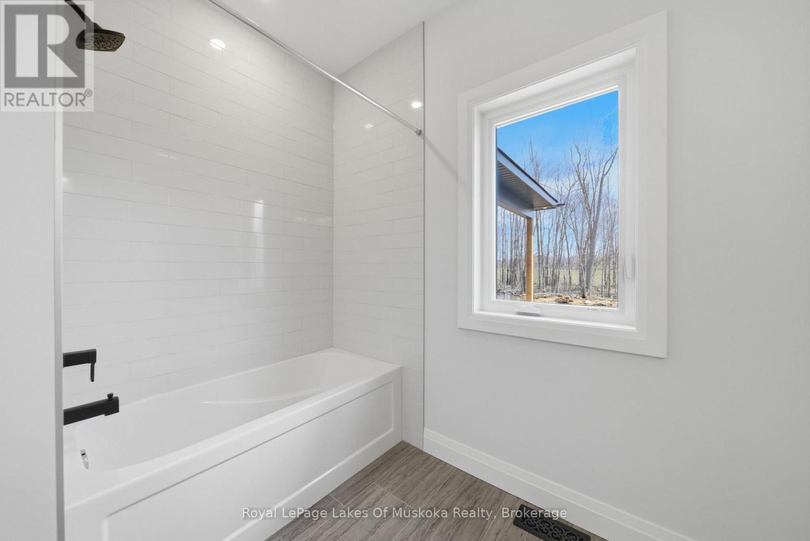 21 Henry Ball Court, Oro-Medonte (Warminster), Ontario  L0K 2G1 - Photo 29 - S13129808