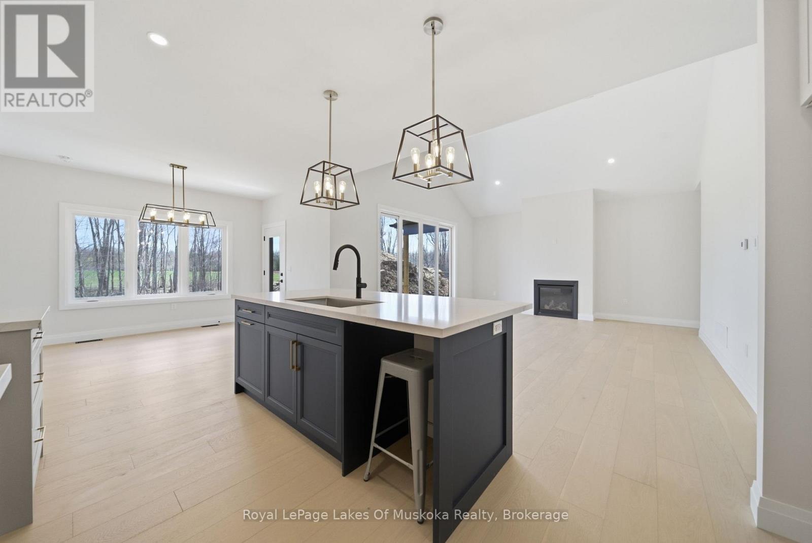 21 Henry Ball Court, Oro-Medonte (Warminster), Ontario  L0K 2G1 - Photo 4 - S13129808