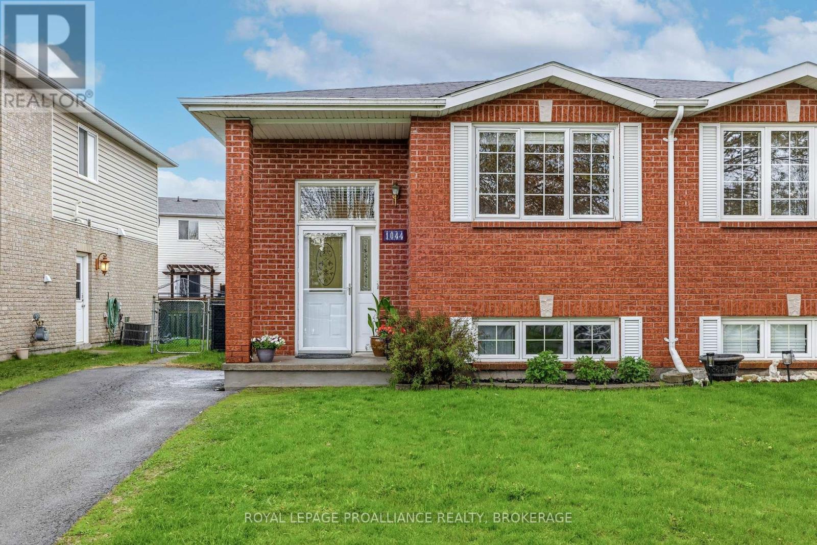1044 WATERBURY CRESCENT, Kingston, Ontario
