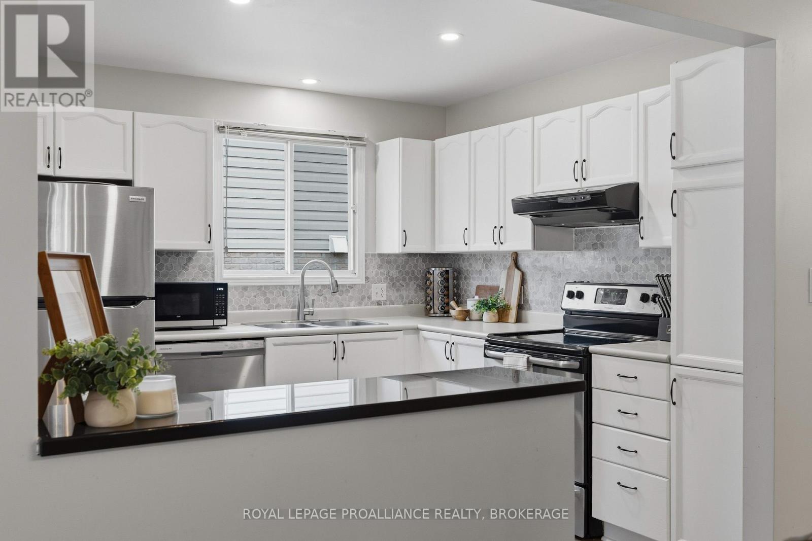 1044 Waterbury Crescent, Kingston, Ontario  K7M 8V5 - Photo 10 - X13129744