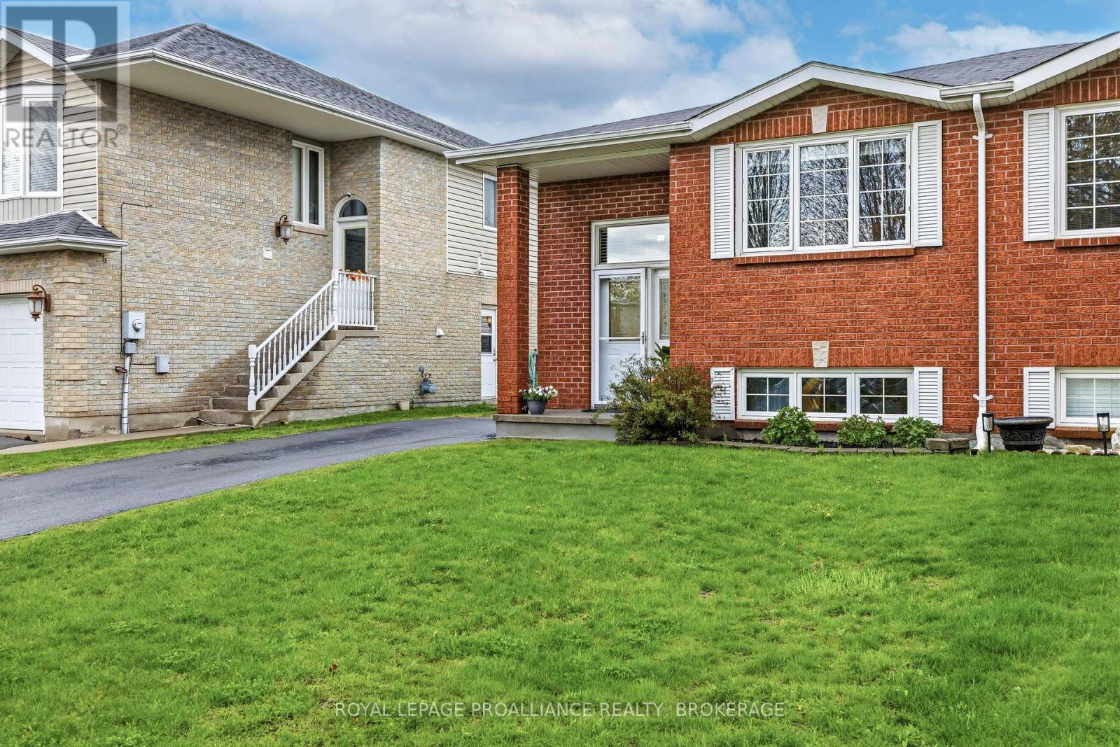 1044 Waterbury Crescent, Kingston, Ontario  K7M 8V5 - Photo 2 - X13129744