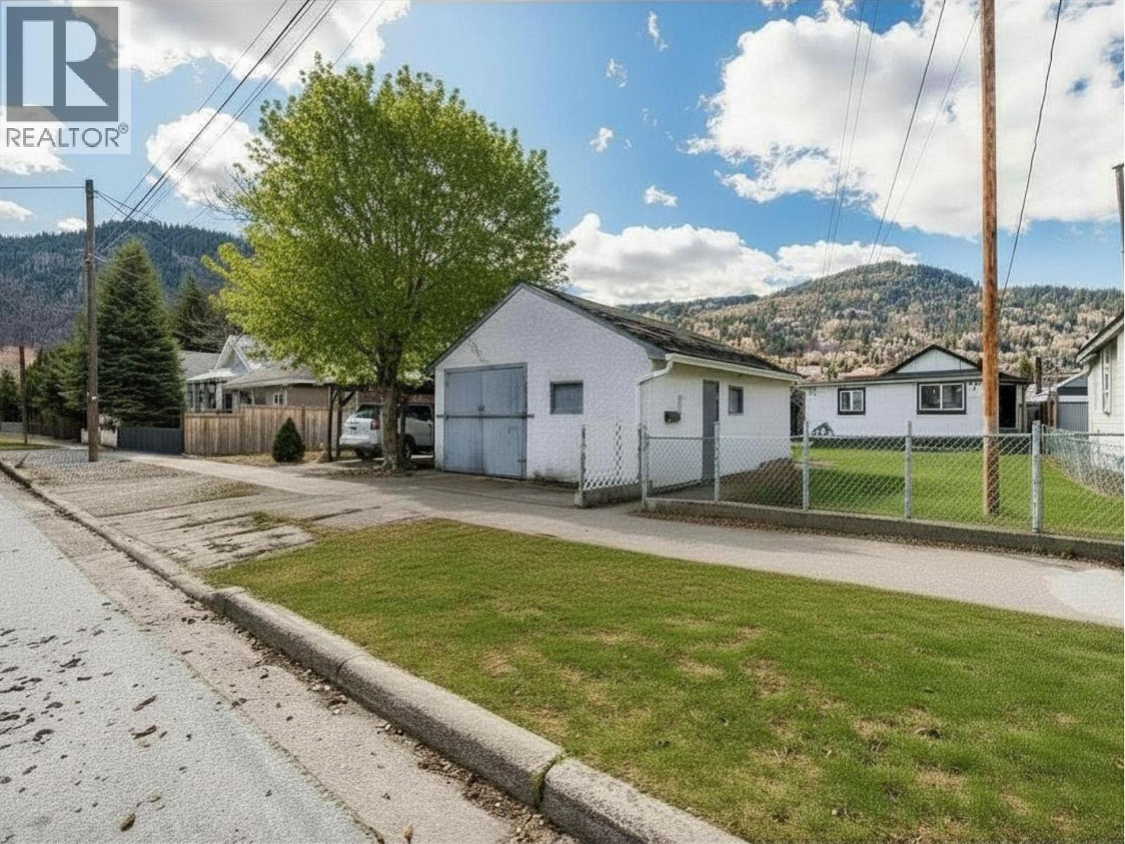 1534 Fifth Avenue, Trail, British Columbia  V1R 1T8 - Photo 2 - 10381563