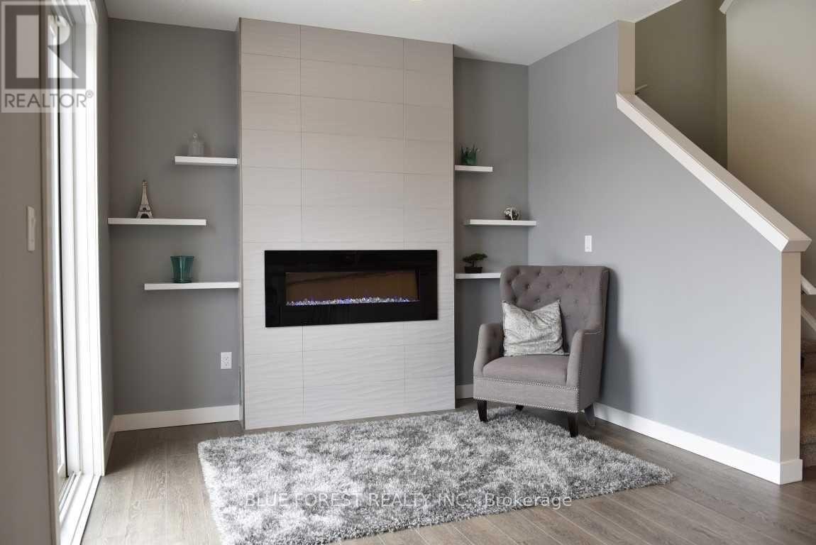 933 - 933 Manhattan Way, London North, Ontario  N6H 0J7 - Photo 2 - X13129616