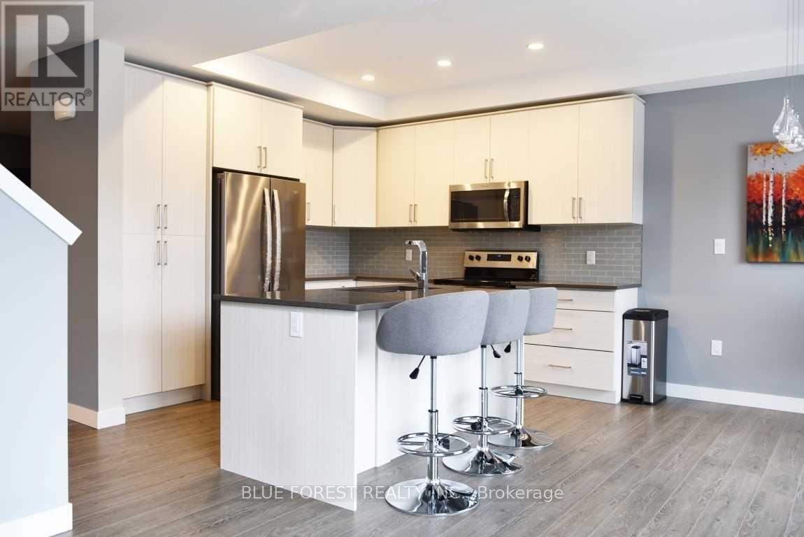933 - 933 Manhattan Way, London North, Ontario  N6H 0J7 - Photo 3 - X13129616