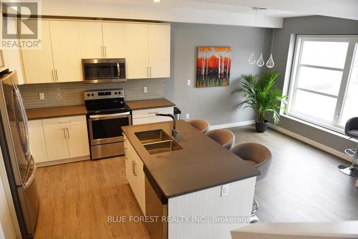 933 - 933 Manhattan Way, London North, Ontario  N6H 0J7 - Photo 4 - X13129616
