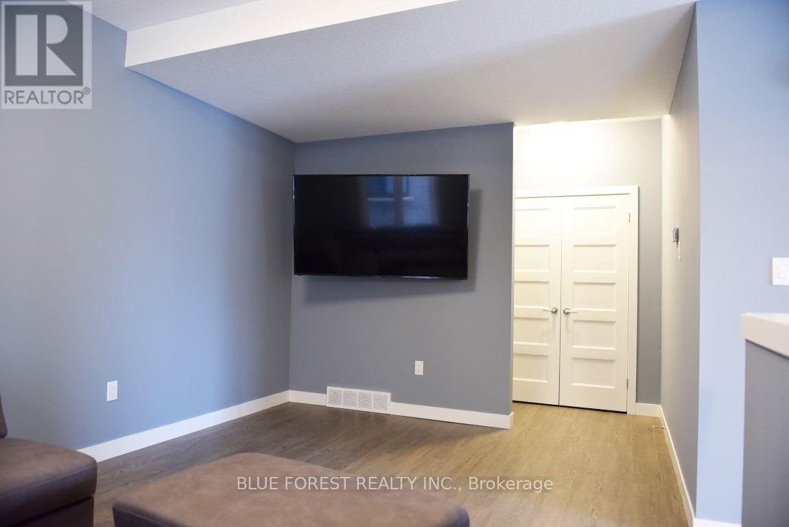 933 - 933 Manhattan Way, London North, Ontario  N6H 0J7 - Photo 5 - X13129616