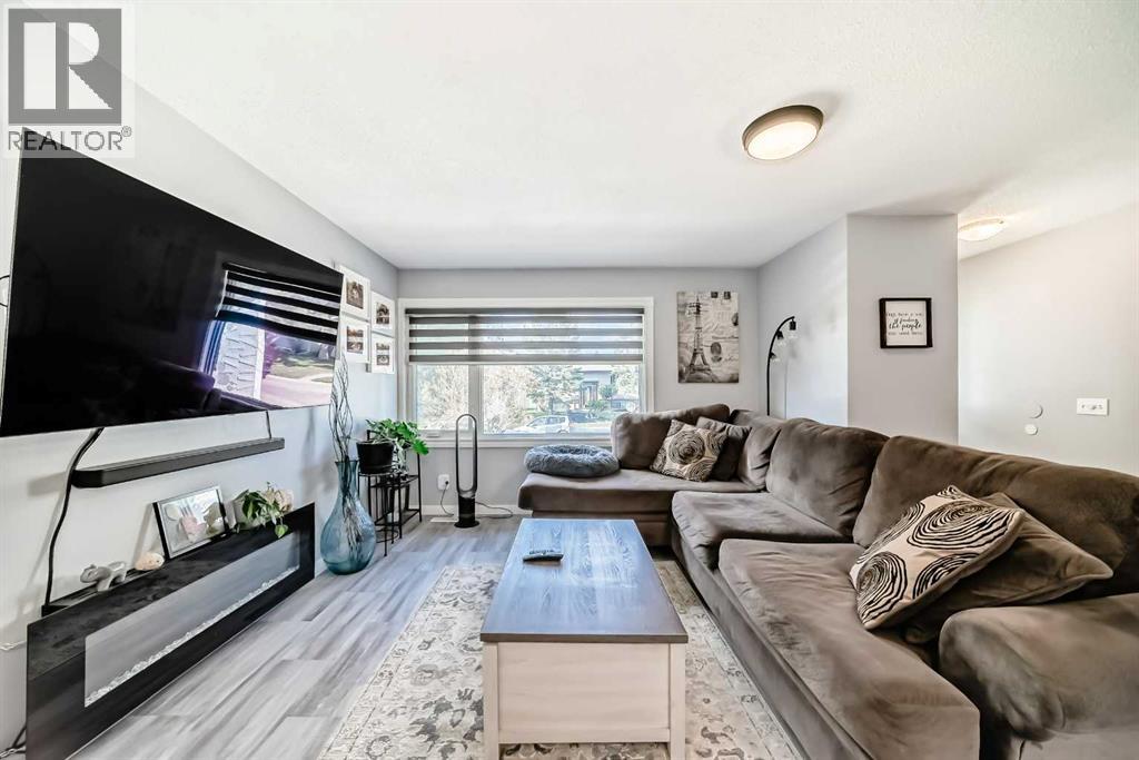 447 Malvern Close Ne, Calgary, Alberta  T2A 4W6 - Photo 3 - A2310514