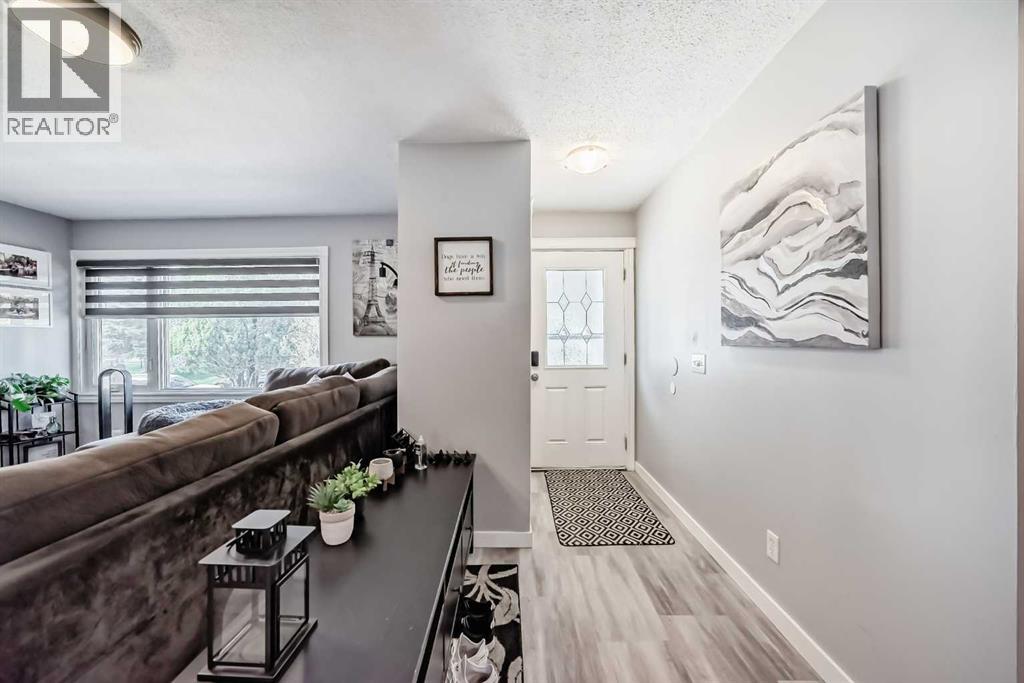 447 Malvern Close Ne, Calgary, Alberta  T2A 4W6 - Photo 4 - A2310514