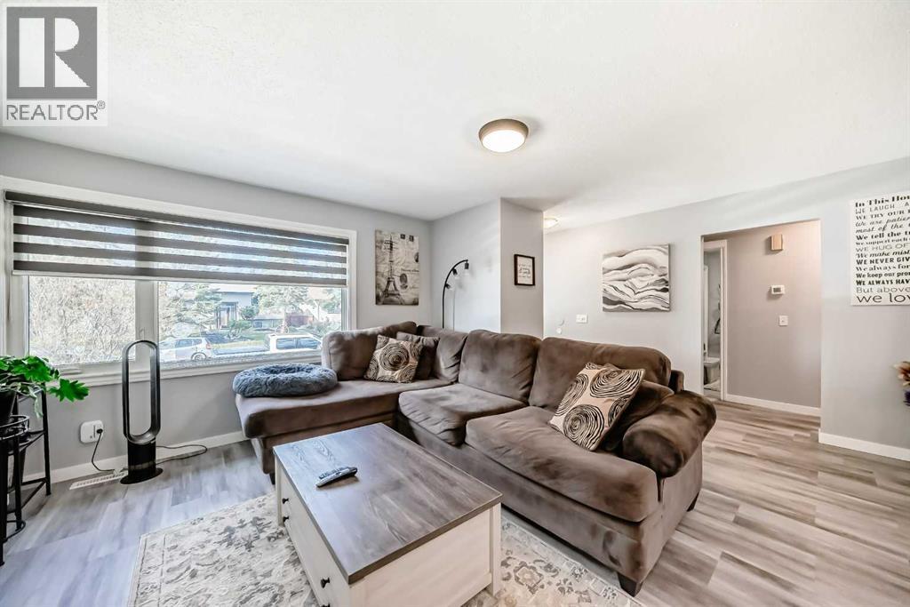 447 Malvern Close Ne, Calgary, Alberta  T2A 4W6 - Photo 2 - A2310514