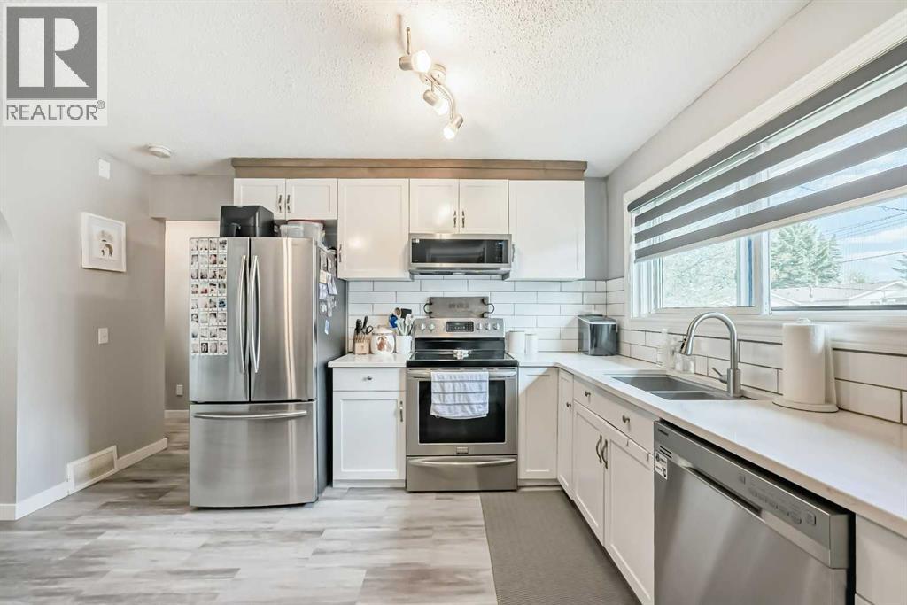 447 Malvern Close Ne, Calgary, Alberta  T2A 4W6 - Photo 7 - A2310514