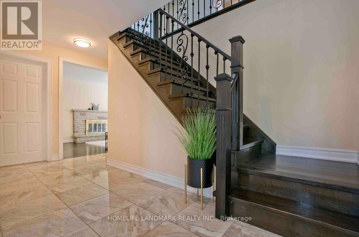 157 Pleasant View Drive, Toronto, Ontario  M2J 3R3 - Photo 3 - C13129648