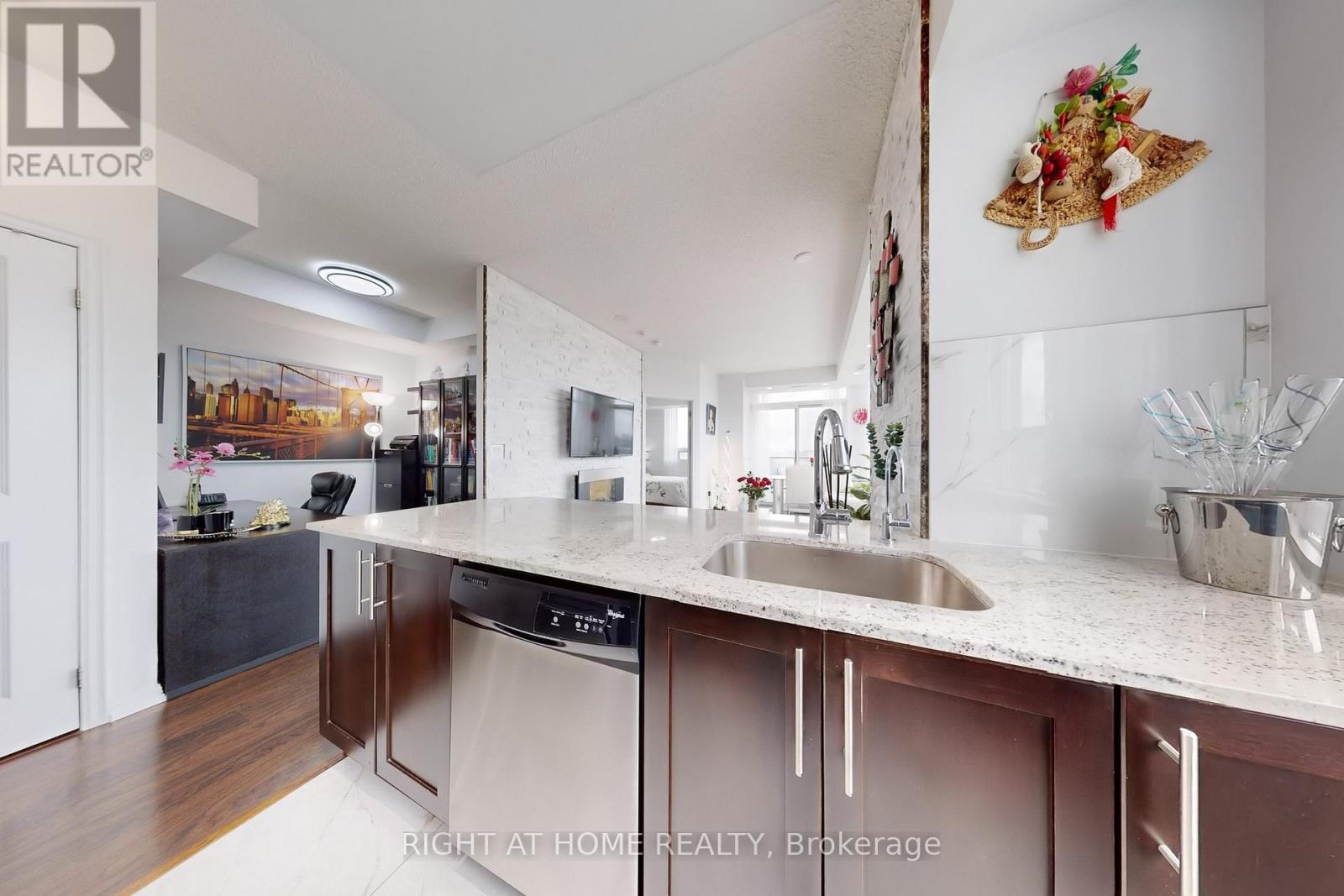 2415 - 125 Western Battery Road, Toronto, Ontario  M6K 3R8 - Photo 18 - C13129692