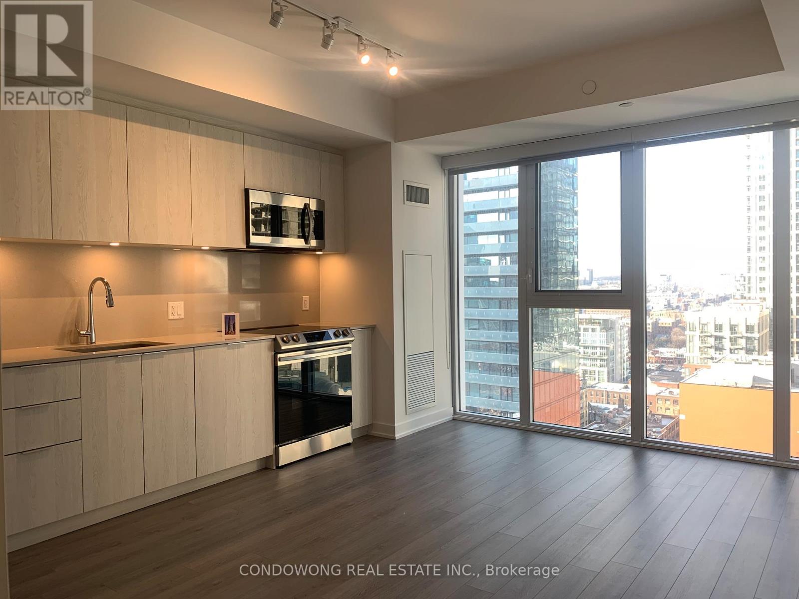 2001 - 357 KING STREET W, Toronto, Ontario