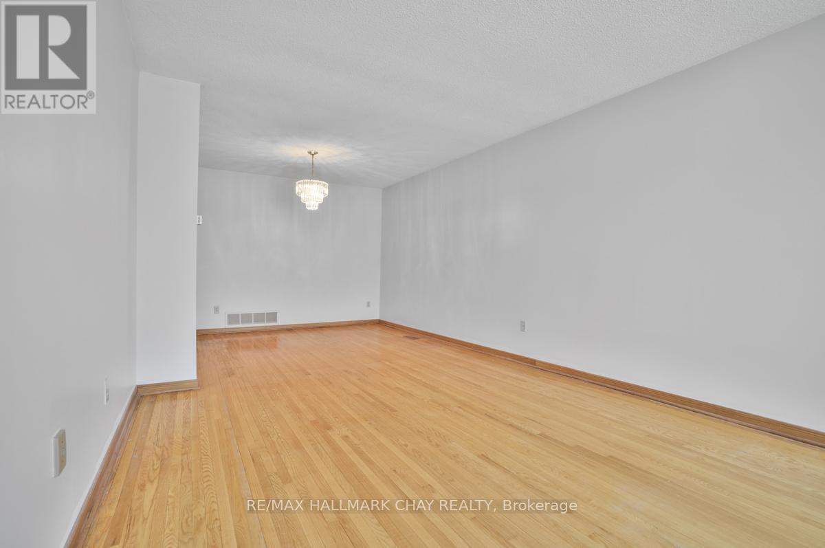 63 Fred Bland Crescent, Toronto, Ontario  M1J 3L7 - Photo 4 - E13129624