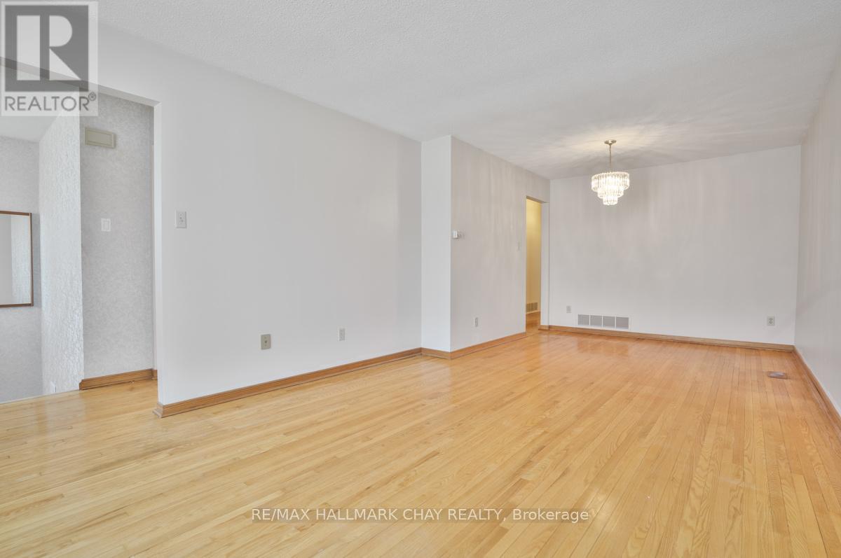 63 Fred Bland Crescent, Toronto, Ontario  M1J 3L7 - Photo 8 - E13129624