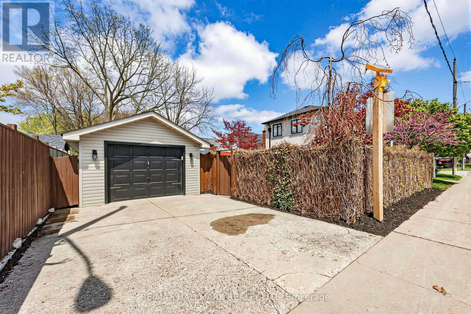 86 Binswood Avenue, Toronto, Ontario  M4C 3N9 - Photo 49 - E13129664