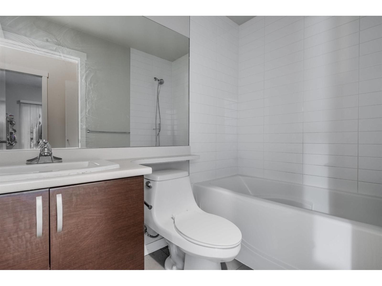220 13789 107a Avenue, Surrey, British Columbia  V3T 0B8 - Photo 13 - R3123784