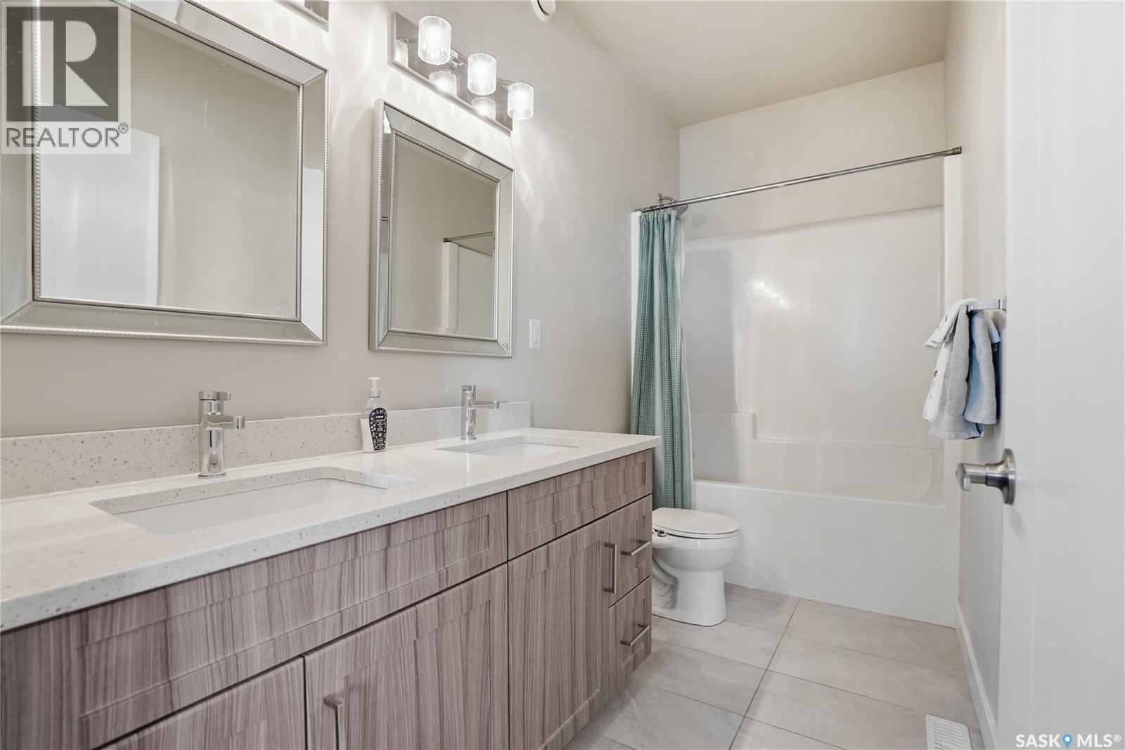 1407 Hughes Drive, Saskatoon, Saskatchewan  S7L 7N2 - Photo 25 - SK035908