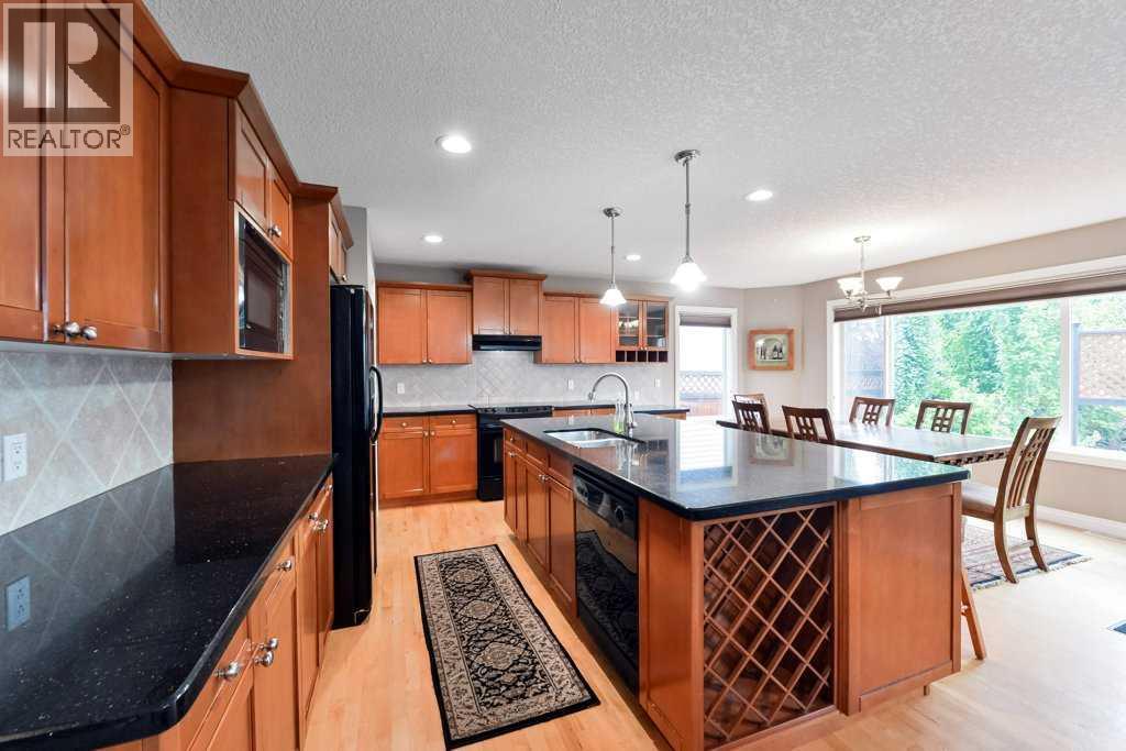 6 Royal Birkdale Court NW, Calgary, Alberta  T3G 5R5 - Photo 5 - A2291181