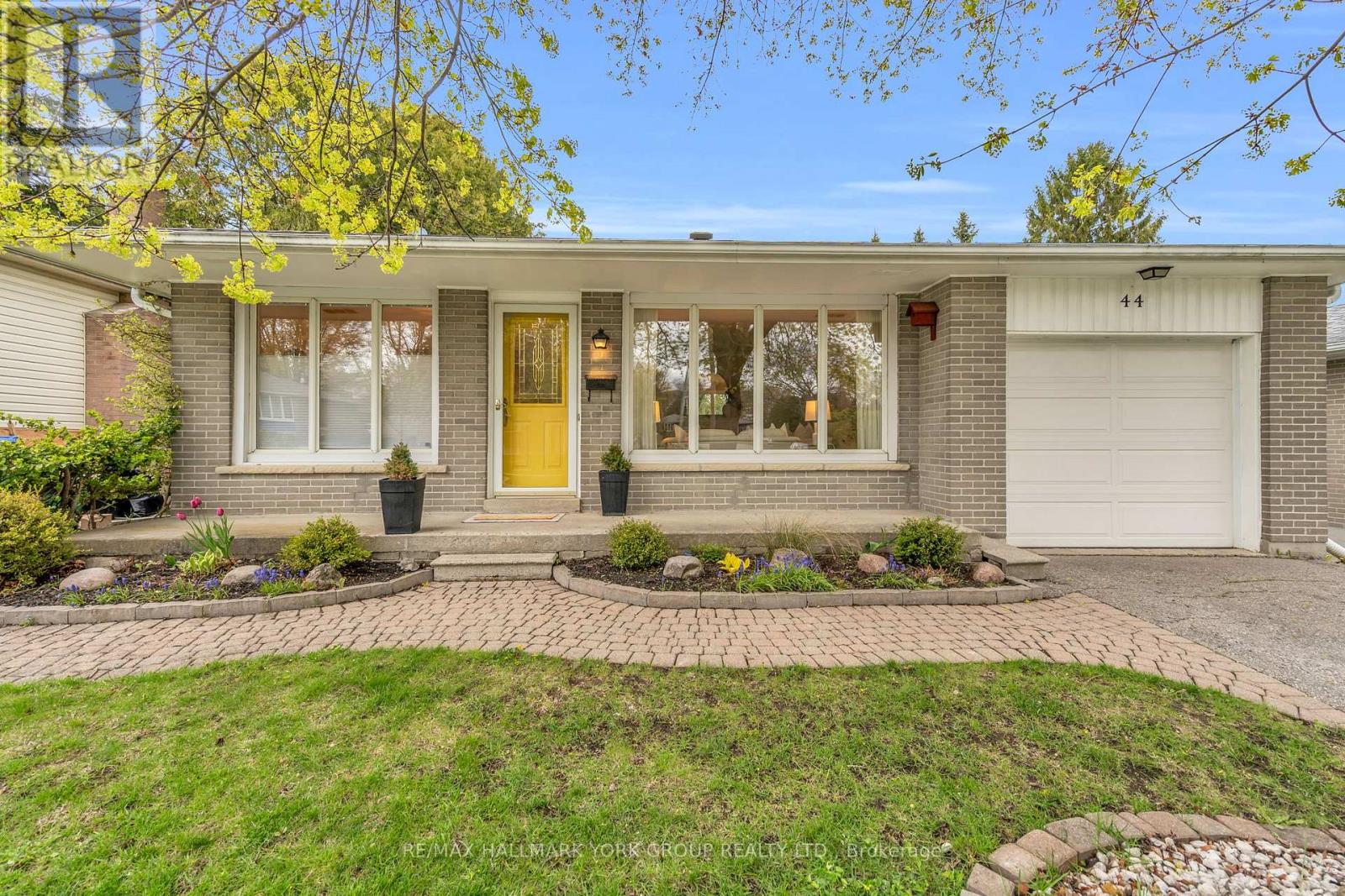 44 KEMANO ROAD, Aurora, Ontario