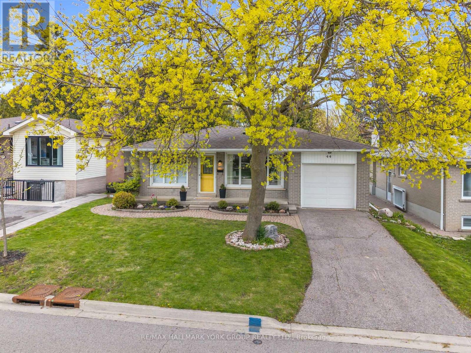 44 Kemano Road, Aurora, Ontario  L4G 2Y3 - Photo 2 - N13129552