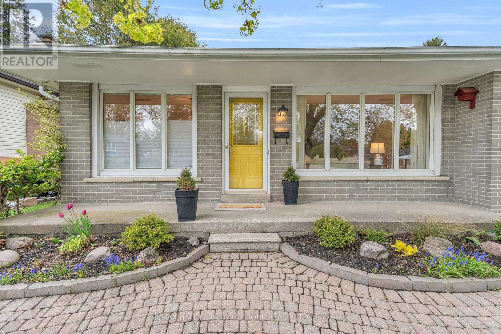 44 Kemano Road, Aurora, Ontario  L4G 2Y3 - Photo 3 - N13129552