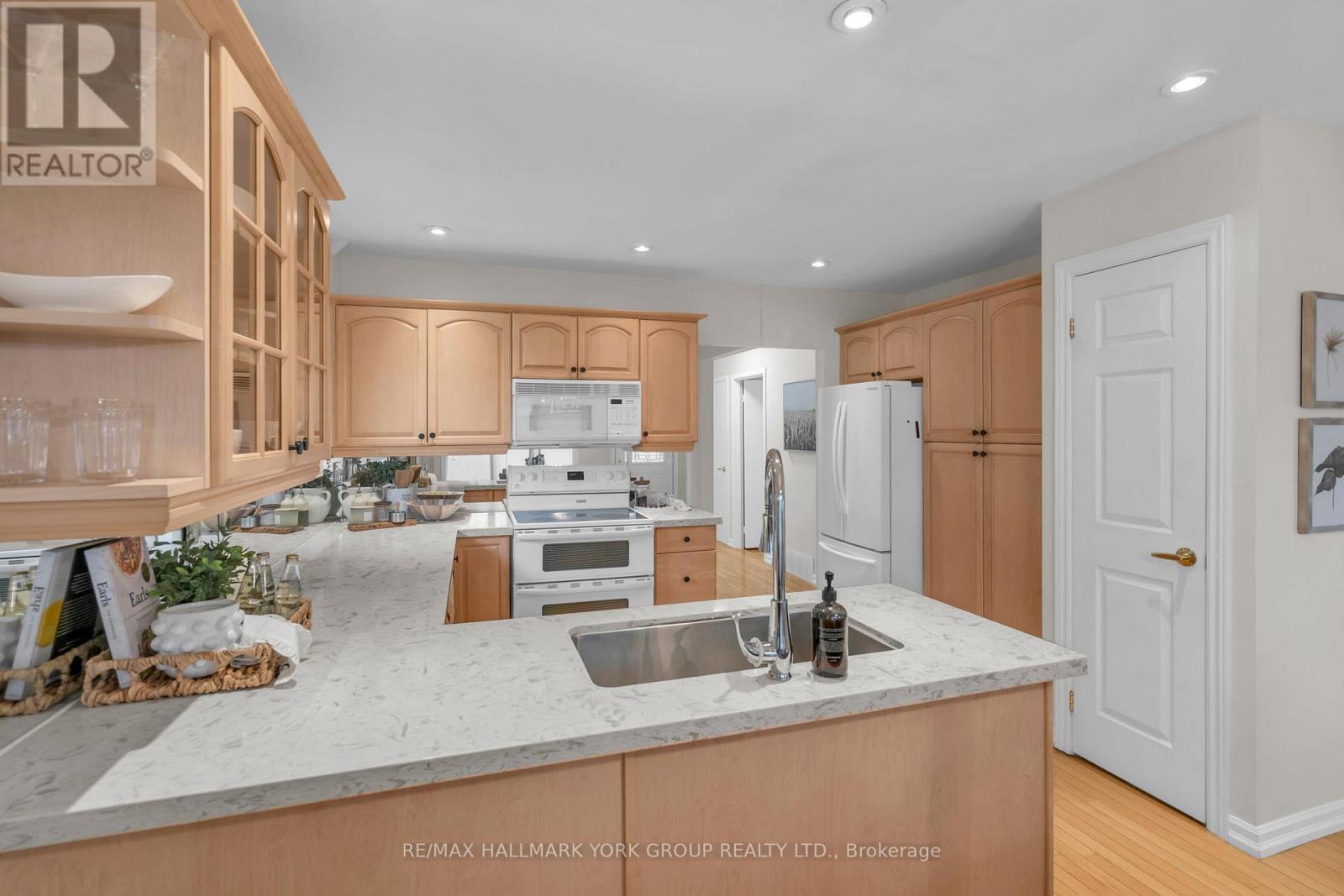 44 Kemano Road, Aurora, Ontario  L4G 2Y3 - Photo 9 - N13129552